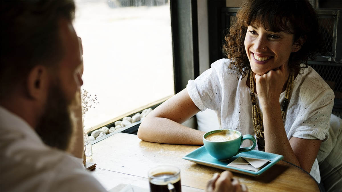 unterhaltung-kaffee-trinken