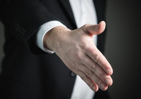 hand reichen begruessung