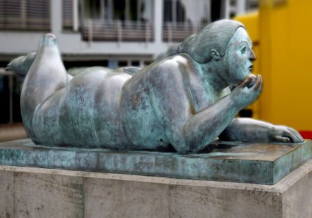 dicke-frau-skulptur