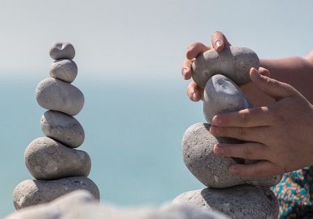 steine-ins-gleichgewicht-bringen