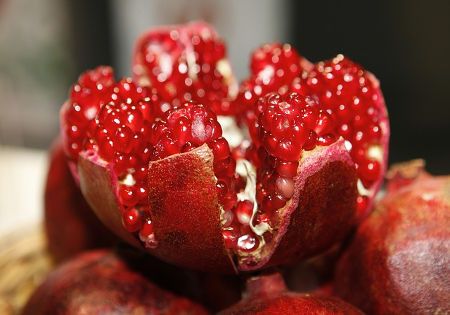 granatapfel offen fruchtig