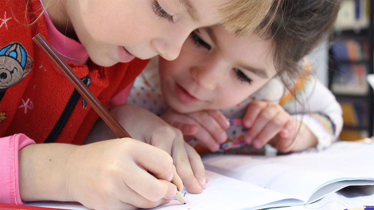 kinder-lernen-schreiben