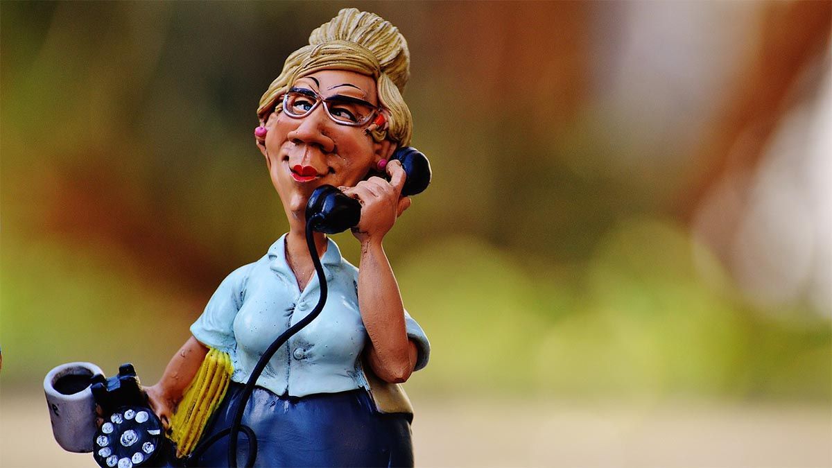 frau-telefinieren-figur