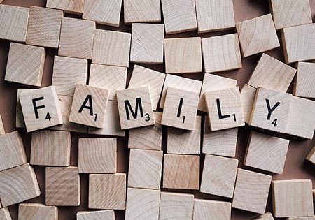 family schriftzug holz