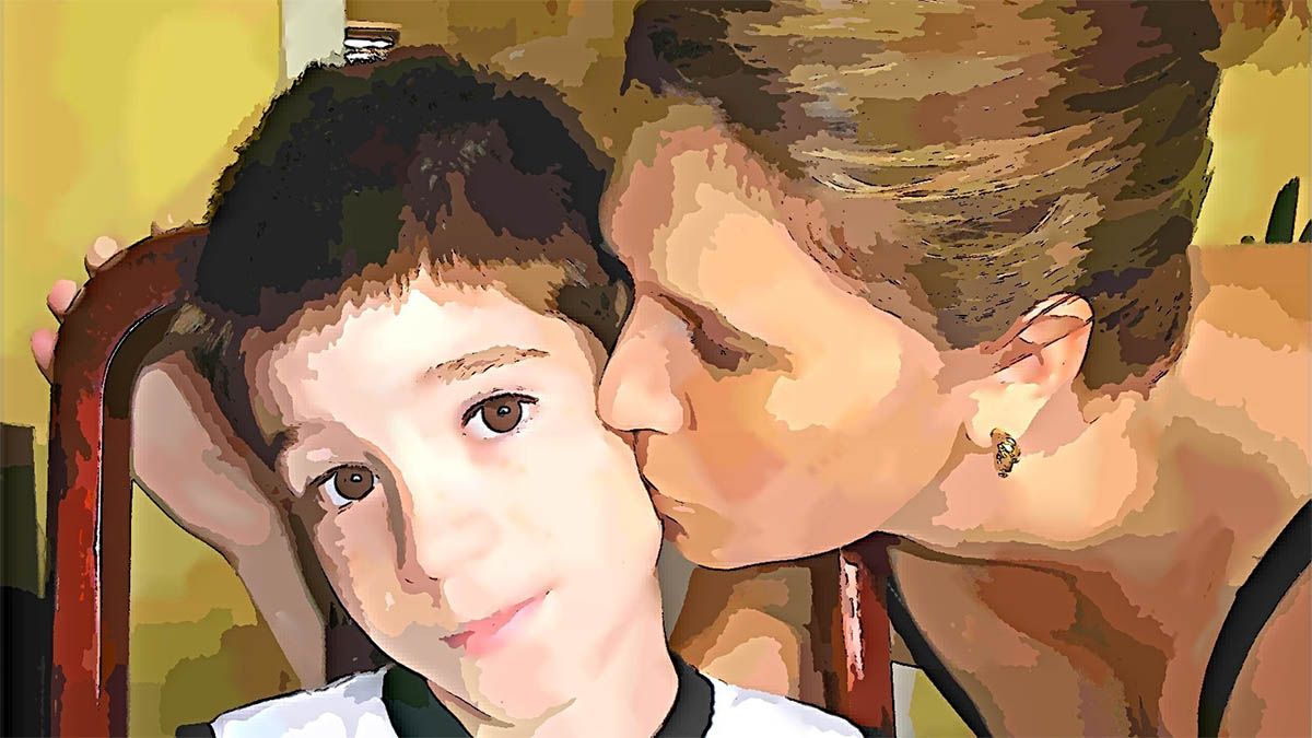 mutter-kuesst-sohn-schaut-traurig