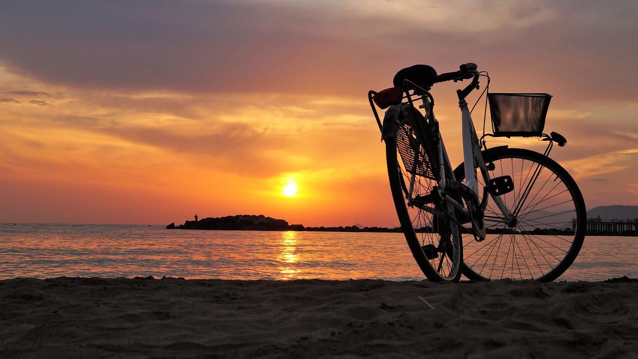 Entspannungsübungen bei Stress fahrrad sonnenuntergang