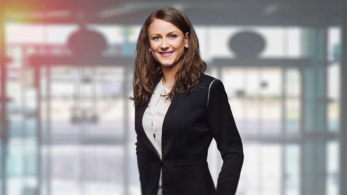 frau business anzug freundliches laecheln