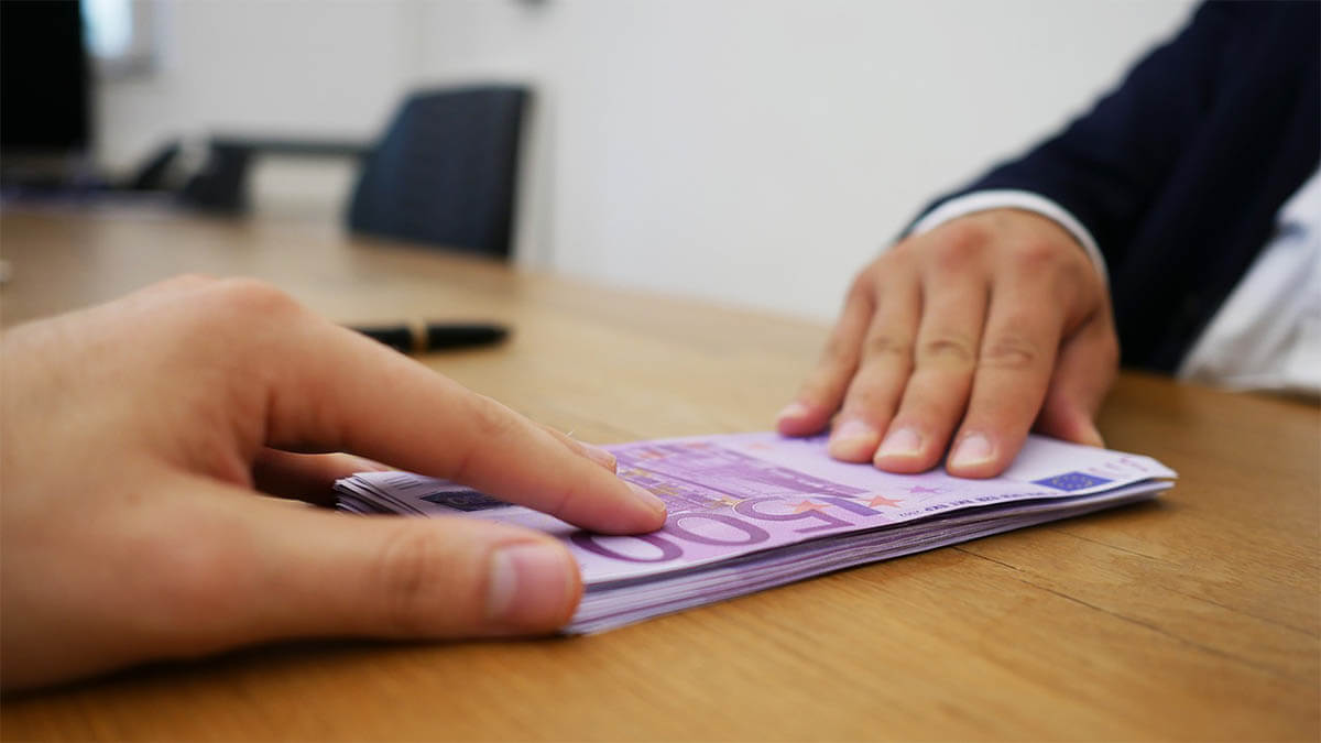 kredit geld geben 500 euroscheine