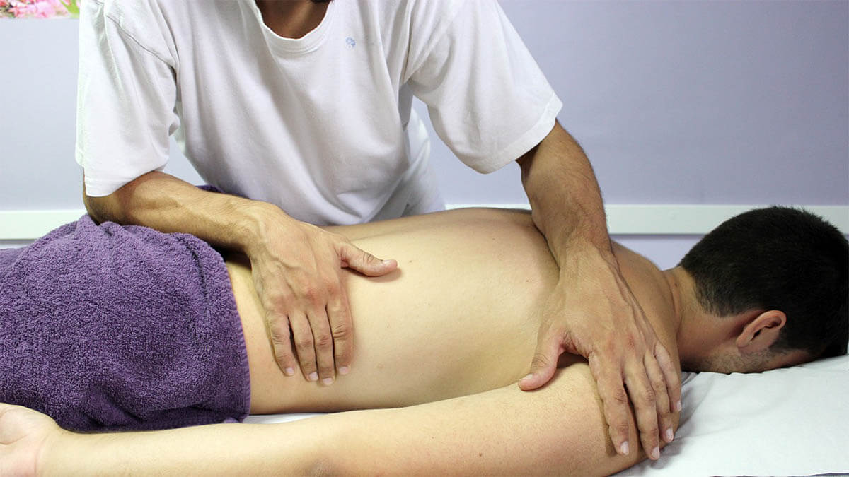 Was macht ein Osteopath? osteopathie-massage-ruecken