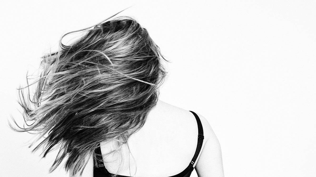 Die besten Tipps für gesunde Haare frau lange haare sw