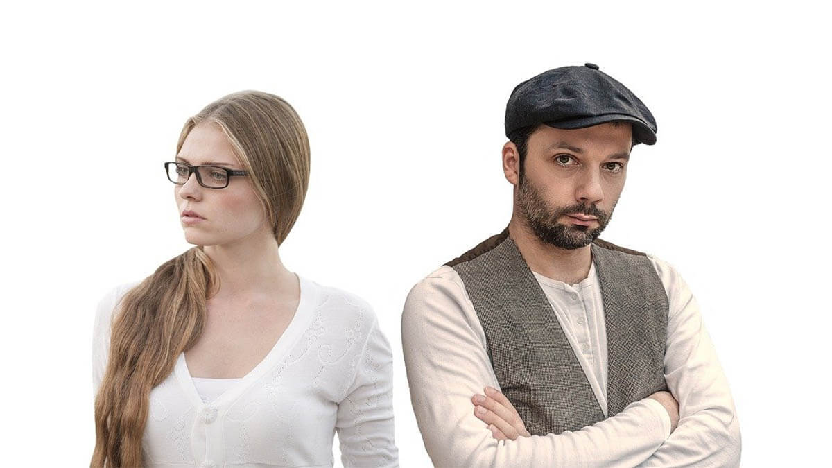 mann-frau-streit-wenden-sich-ab