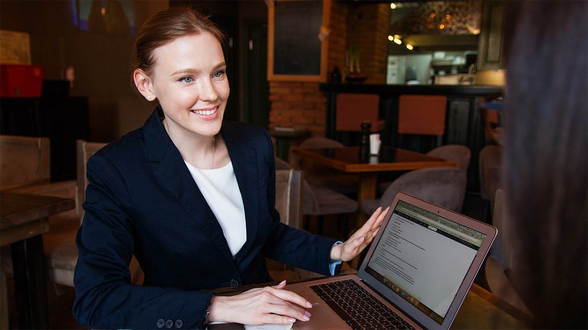 business frau anzug an