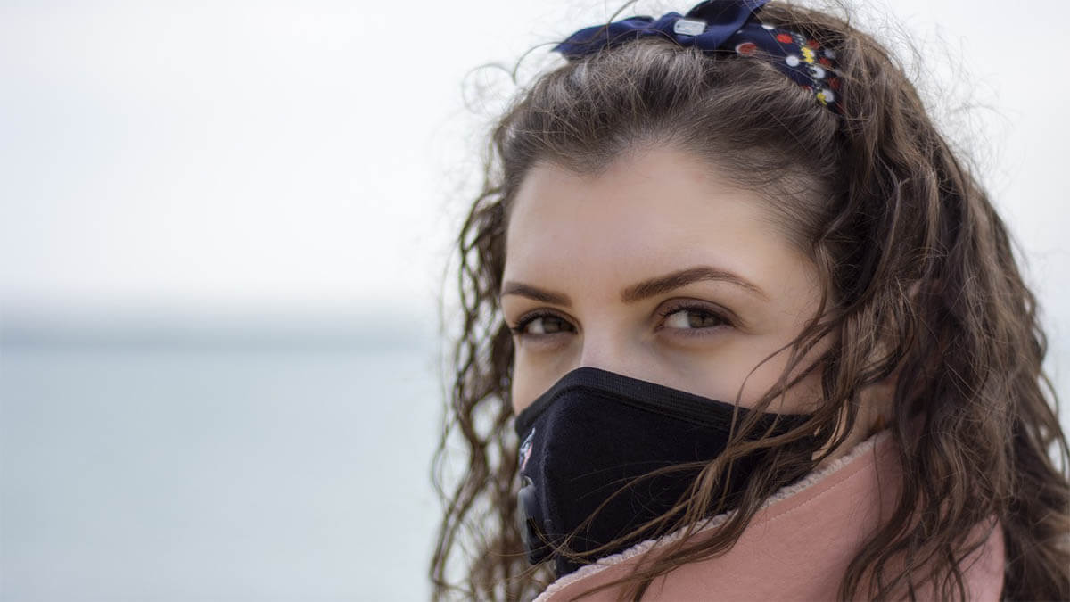 corona-frau-maske
