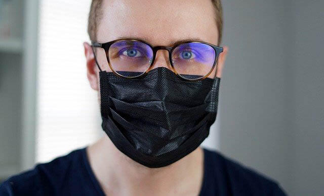mann corona brille