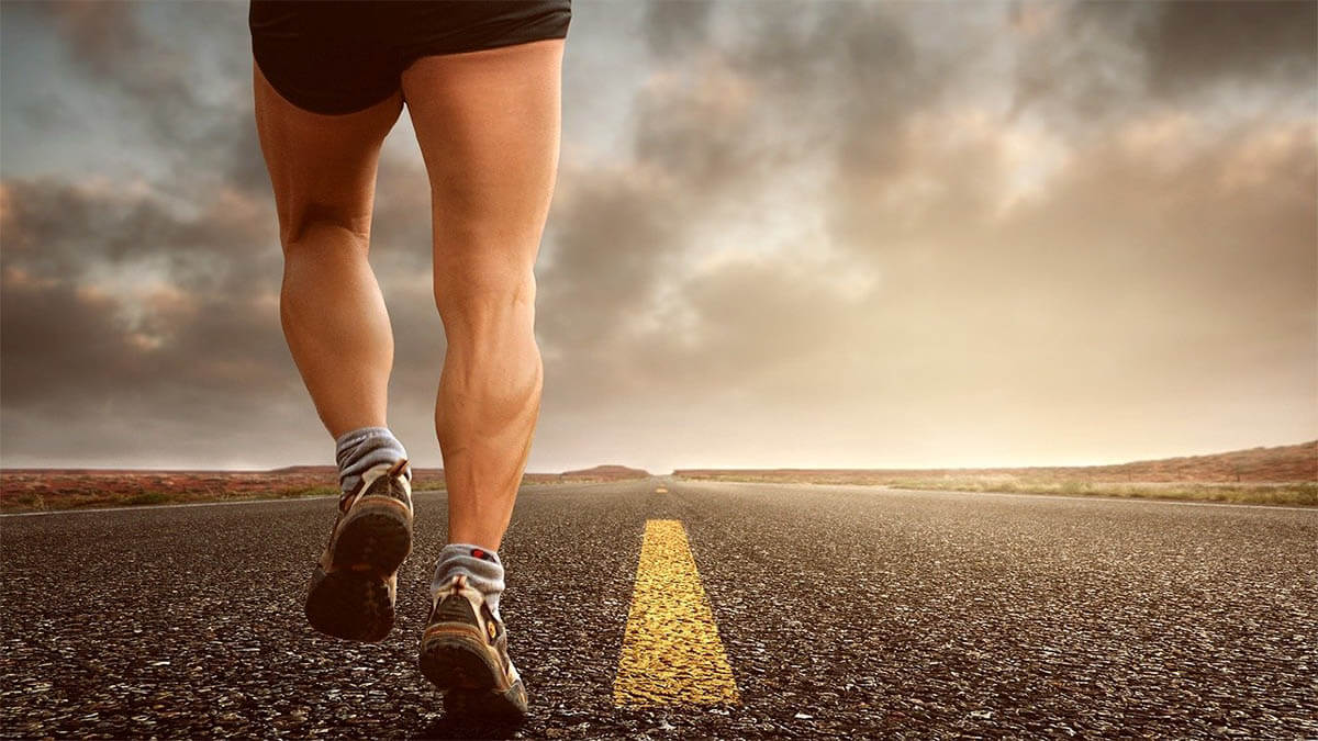 Mehr Energie – beruflich und privat mann-joggen-strasse
