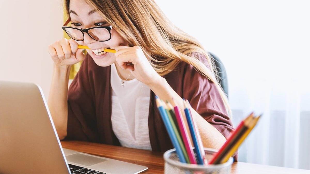 frau-unmotiviert-beim-lernen