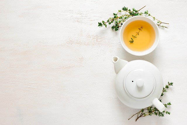 teekanne teetasse tisch klein