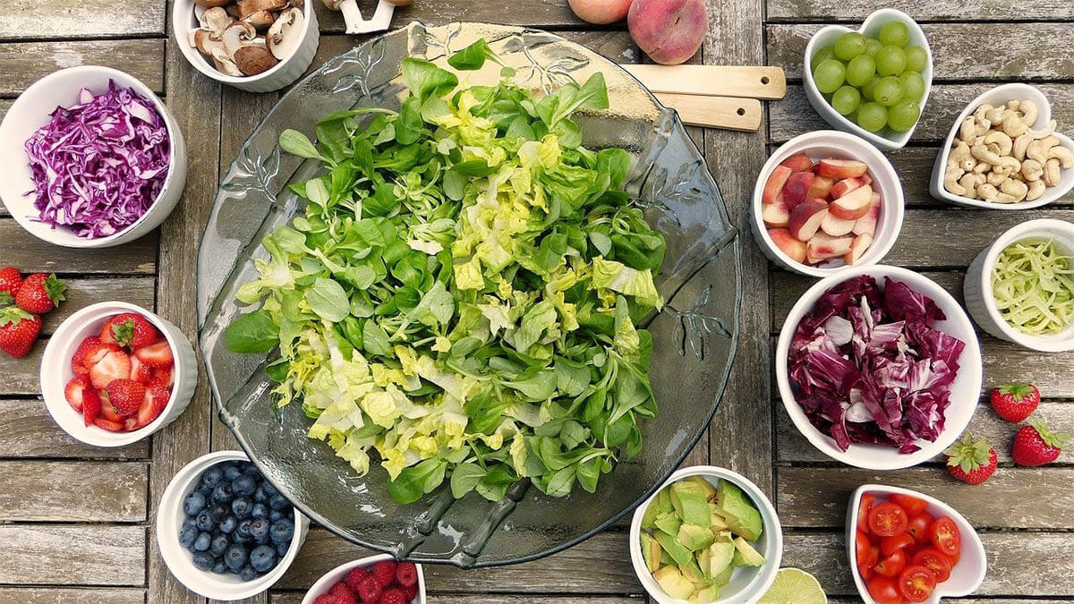 salat-und-obstschalen