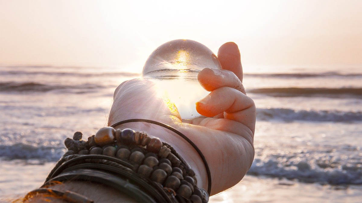 glaskugel hand ozean sonne