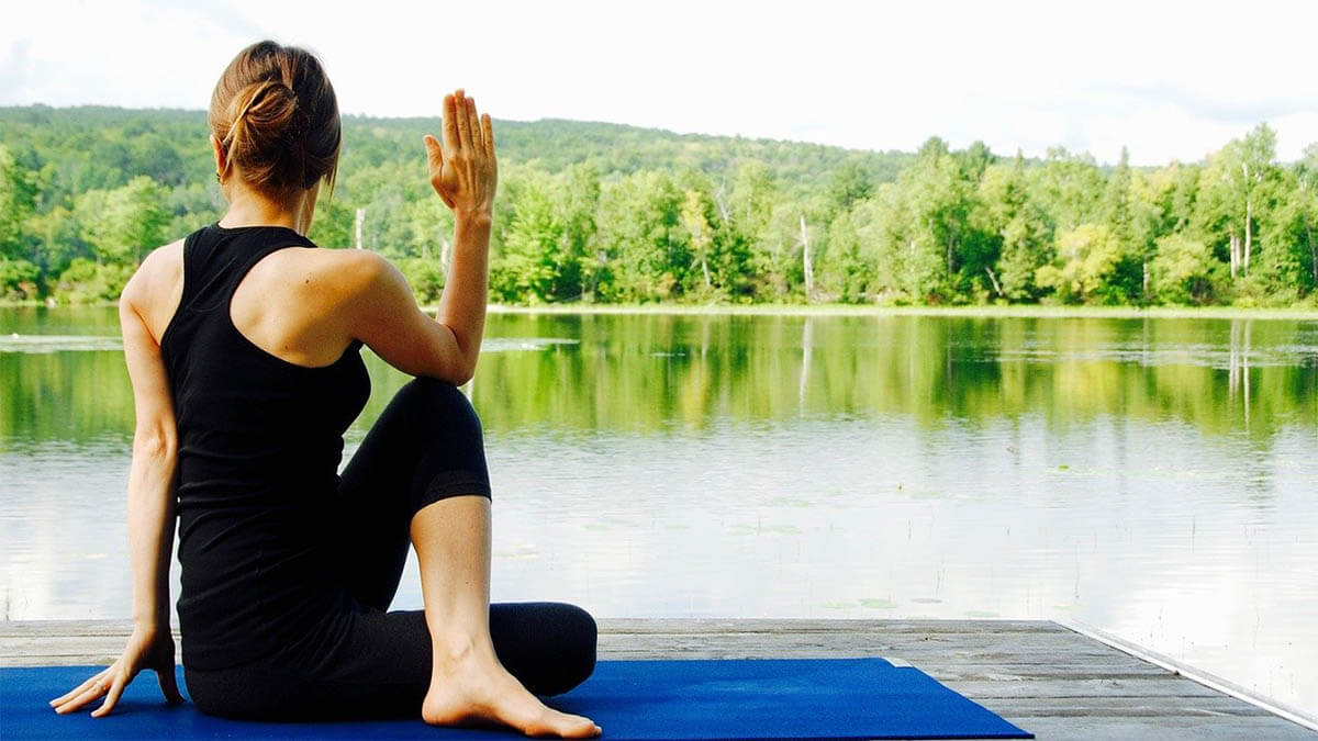 yoga am wasser see sport