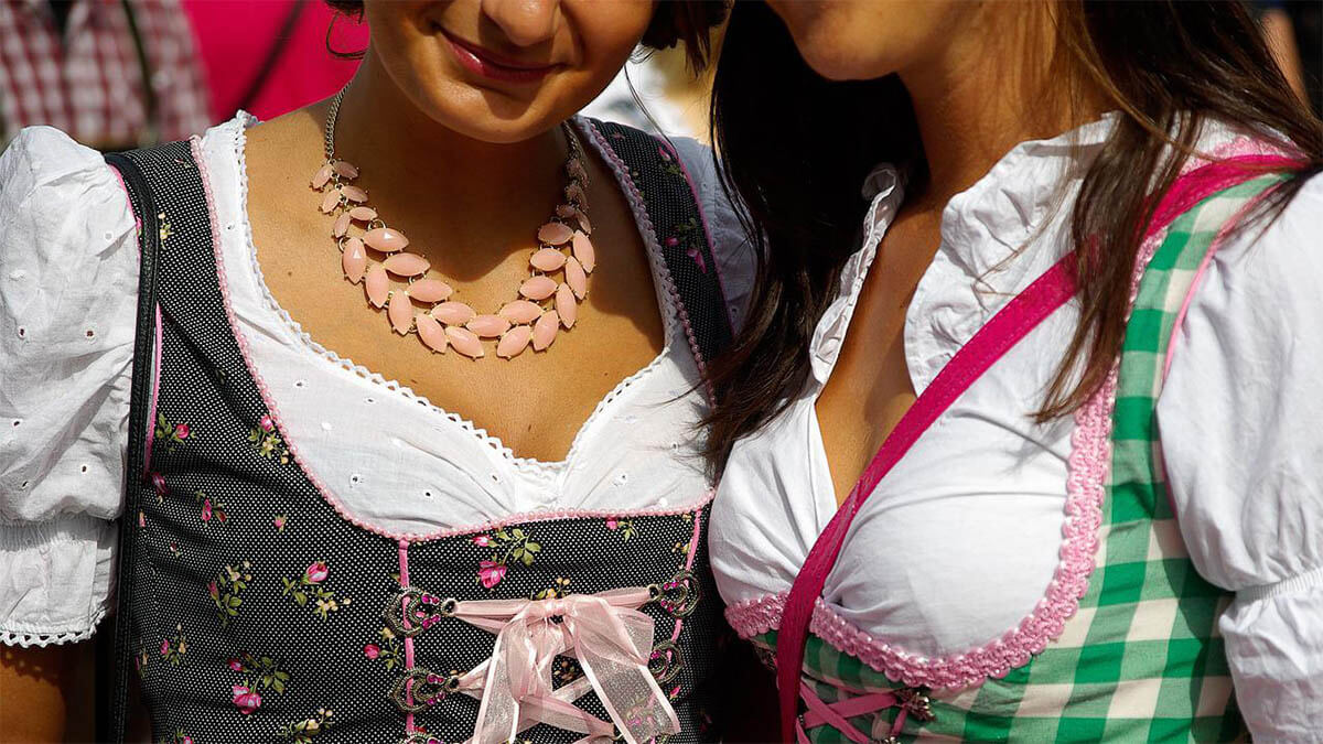 dirndl an