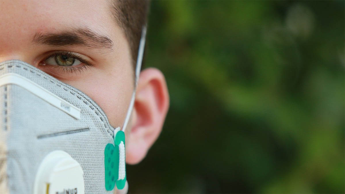 corona-schueler-mit-maske
