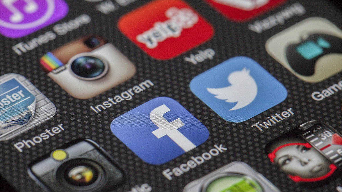 handy display social media