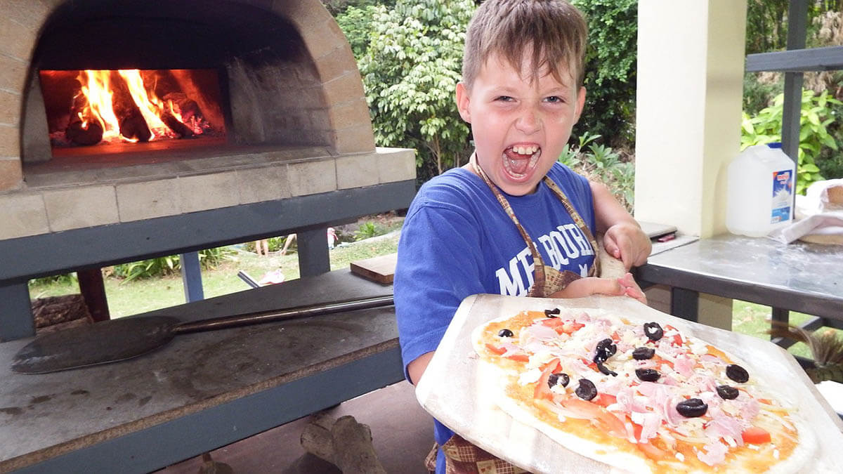 holzbackofen kind pizza an