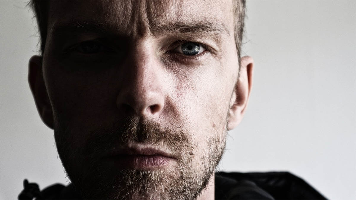 mann trauriger blick depression