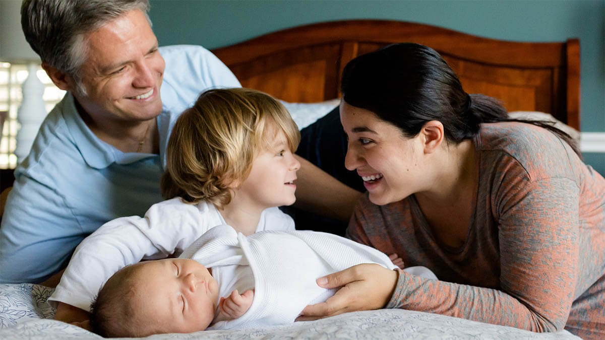 mutter-vater-kind-baby-familie
