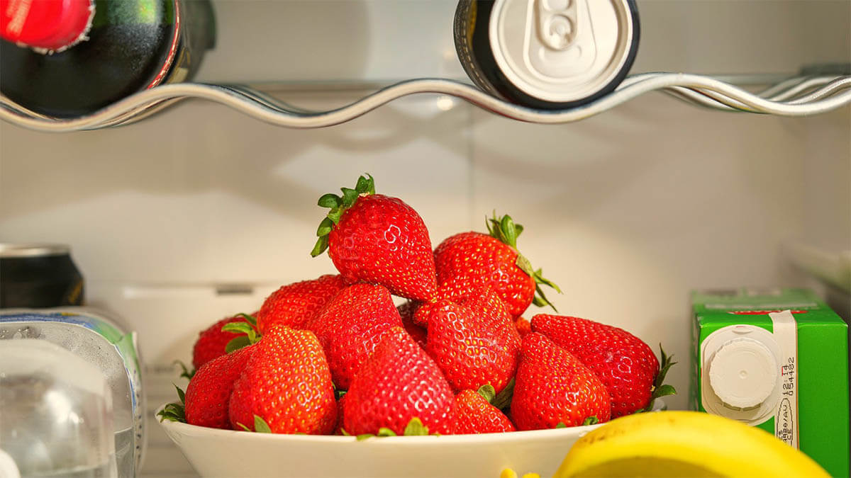 keuhlschrank-dosen-erdbeeren