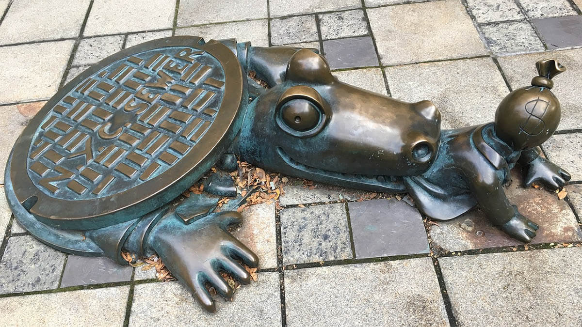 Welche Möglichkeiten gibt es, um auf der Straße Geld zu verdienen? krokodil-beisst-geldsack
