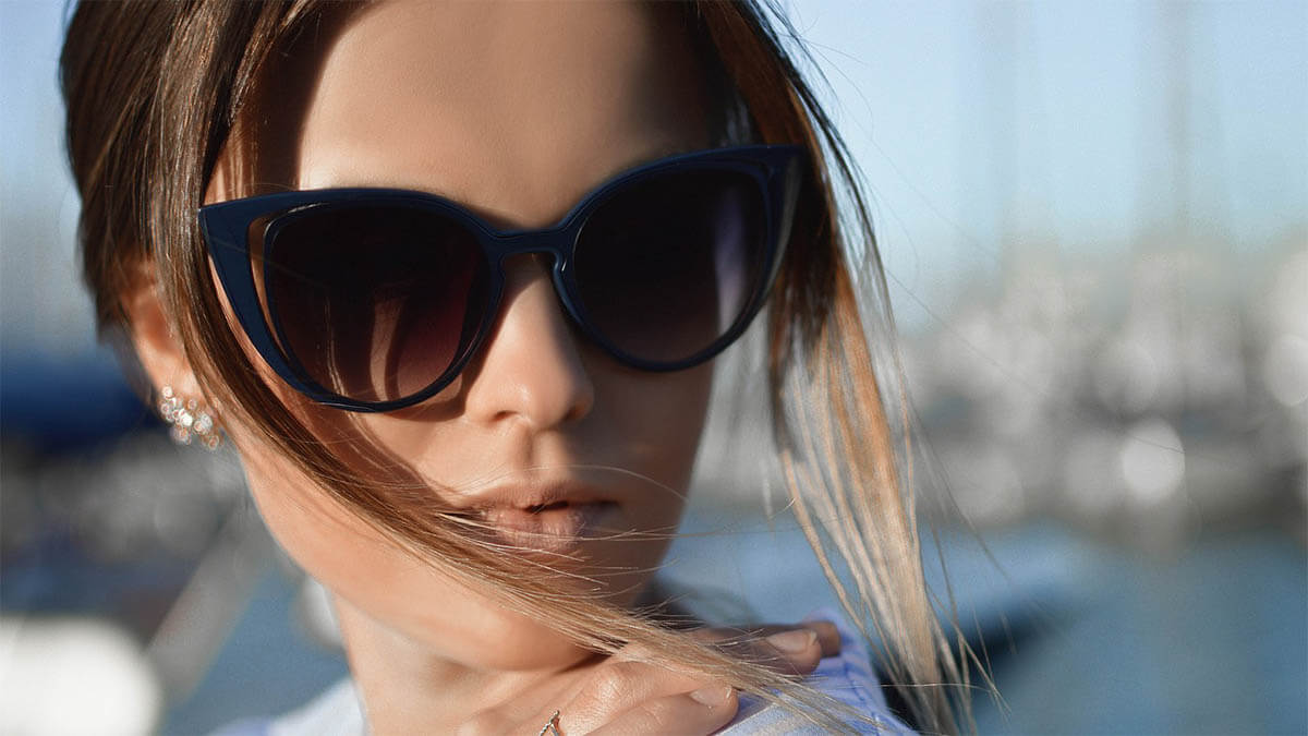beauty model sonnenbrille an