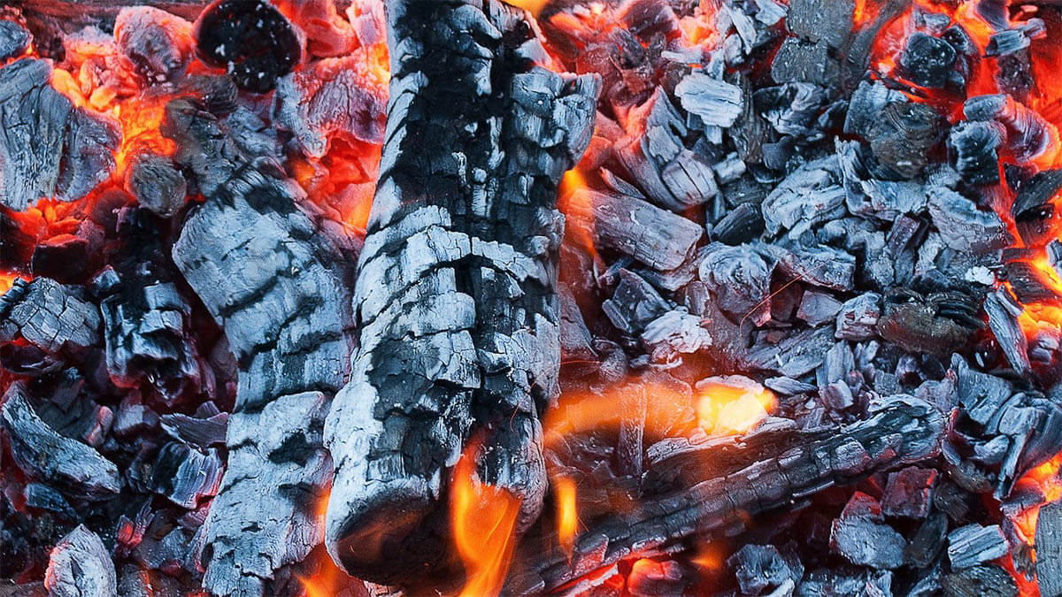 Ursprung und Bedeutung von Feuerlauf-Ritualen gluehende-kohlen