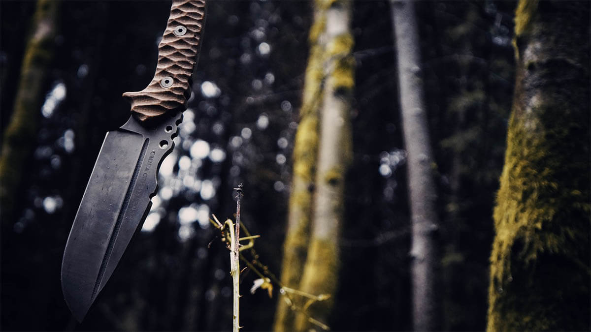 Fallen stellen und die Nutzung von Fangtechniken, um Nahrung in der Wildnis zu beschaffen messer-wald-fallen-stellen