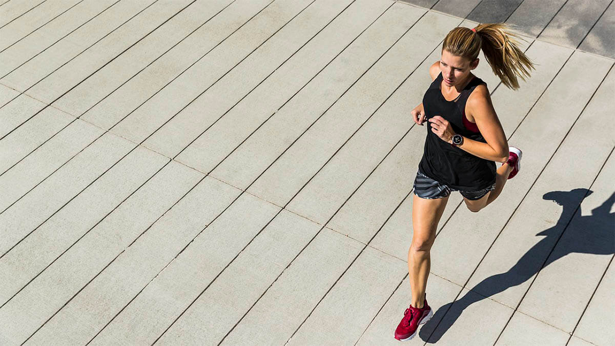frau joggen sport an